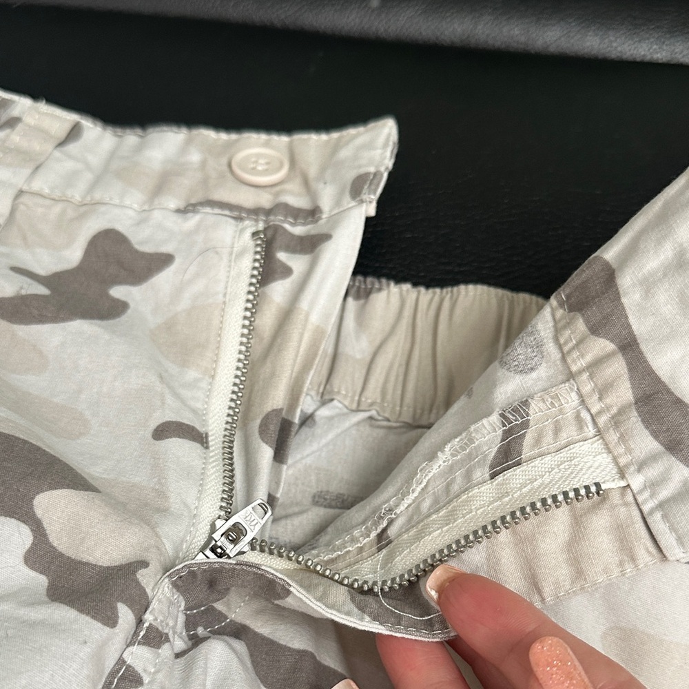 RSQ women’s junior- Camo Cargo Pants - Picture 5 of 6